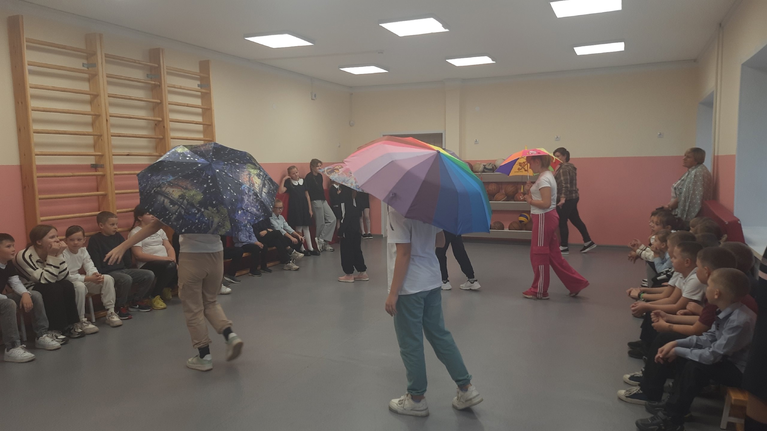 Праздник осени в начальной школе.